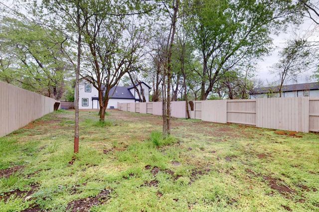 1213 Mill Street A & B, Gainesville, TX 76240