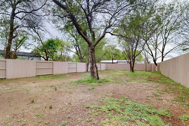1213 Mill Street A & B, Gainesville, TX 76240