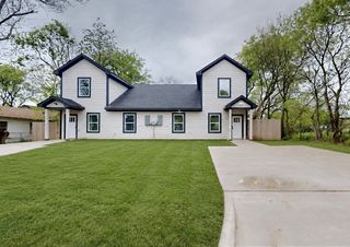 1213 Mill Street A & B, Gainesville, TX 76240