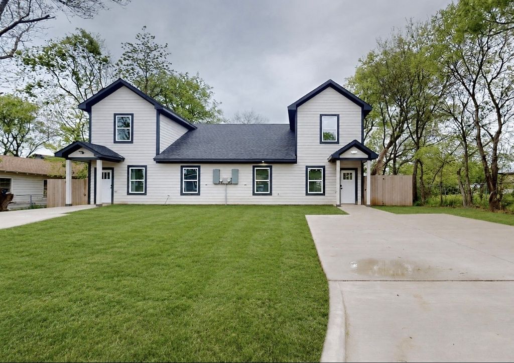 1213 Mill Street A & B, Gainesville, TX 76240