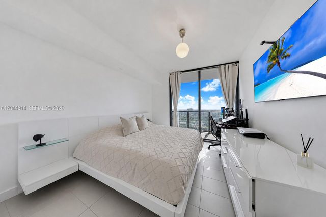 1600 NE 1st Ave 2814, Miami, FL 33132