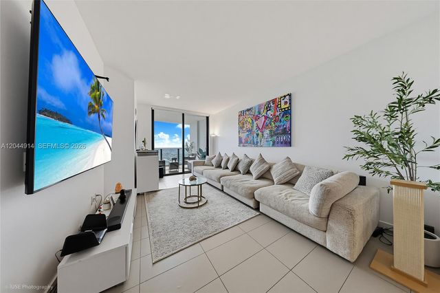 1600 NE 1st Ave 2814, Miami, FL 33132