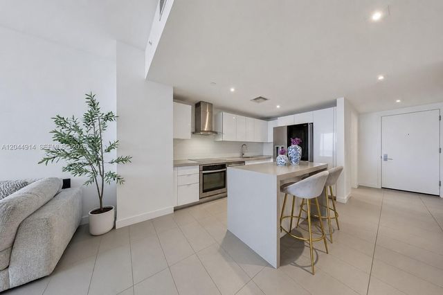 1600 NE 1st Ave 2814, Miami, FL 33132