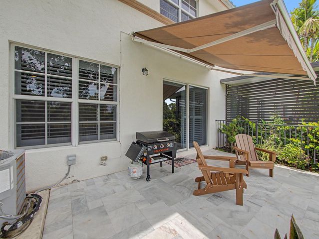 4569 Tara Cove Way, West Palm Beach, FL 33417