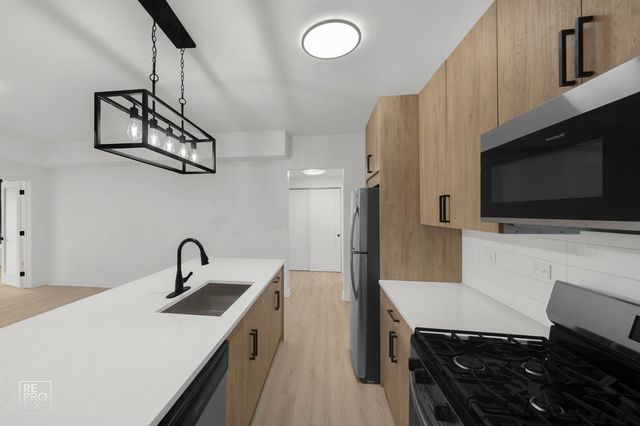 7717 N Sheridan Road 1F, Chicago, IL 60626