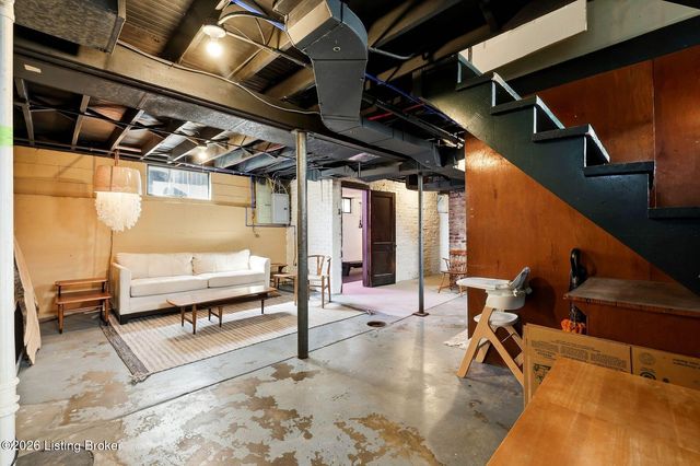 2031 Alexander Ave, Louisville, KY 40217