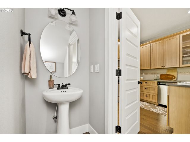 7955 N COURTENAY Ave, Portland, OR 97203