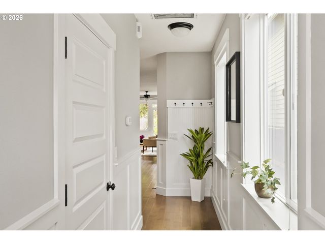7955 N COURTENAY Ave, Portland, OR 97203