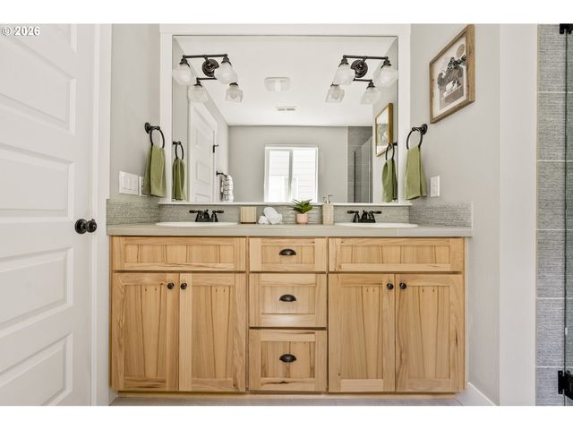 7955 N COURTENAY Ave, Portland, OR 97203