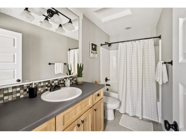 7955 N COURTENAY Ave, Portland, OR 97203