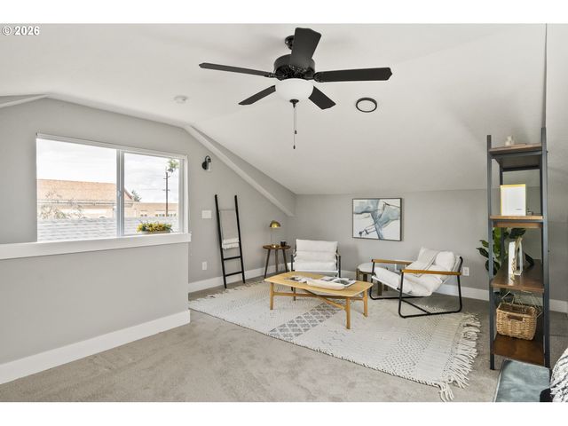 7955 N COURTENAY Ave, Portland, OR 97203