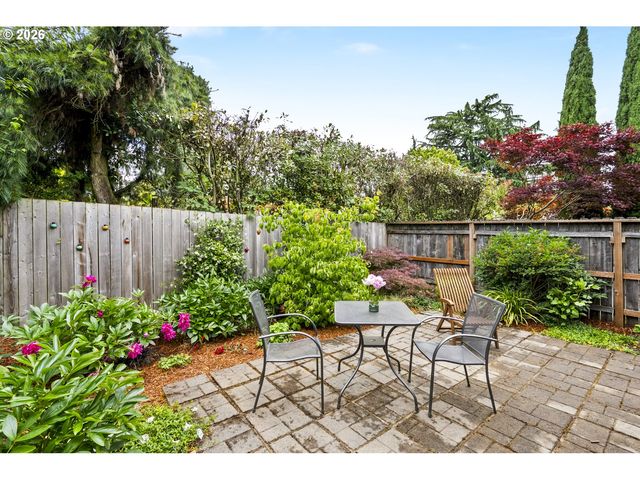 7955 N COURTENAY Ave, Portland, OR 97203