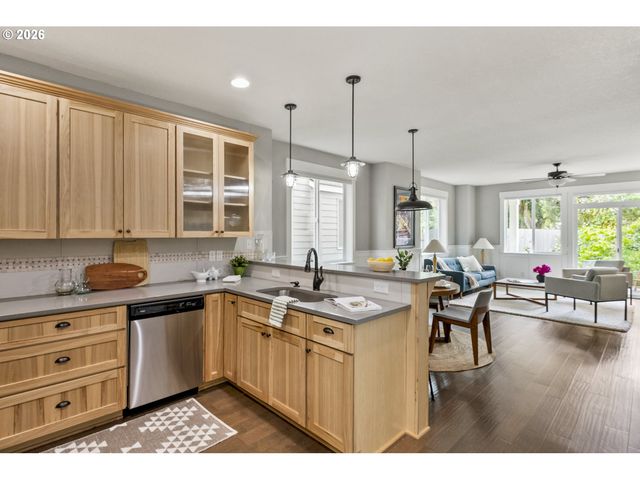 7955 N COURTENAY Ave, Portland, OR 97203