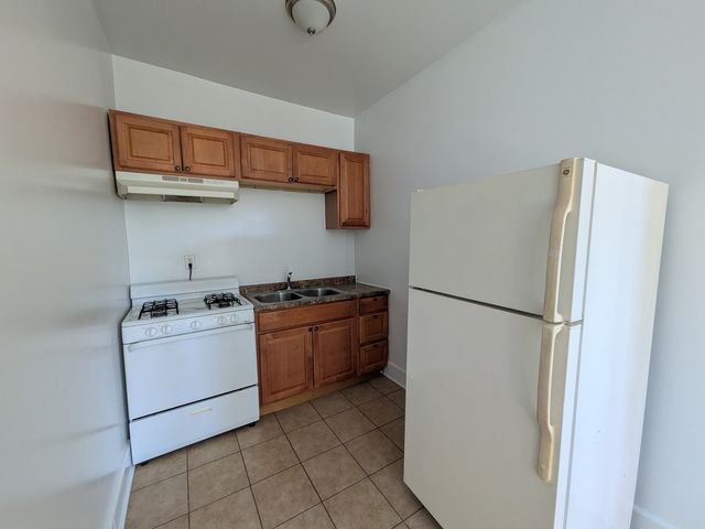 2704 N Sawyer Avenue 210, Chicago, IL 60647