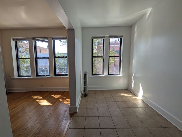 2704 N Sawyer Avenue 210, Chicago, IL 60647