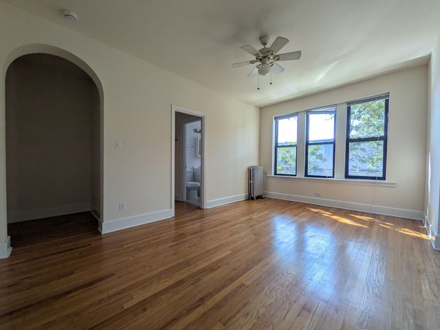 2704 N Sawyer Avenue 210, Chicago, IL 60647
