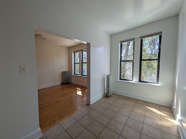 2704 N Sawyer Avenue 210, Chicago, IL 60647