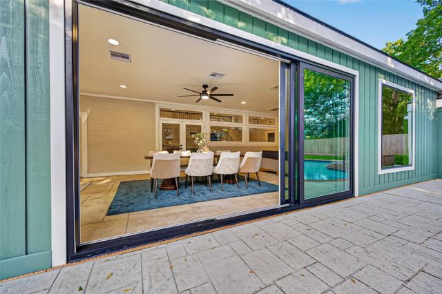 1202 Briar Bayou Drive, Houston, TX 77077