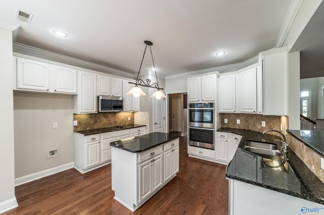 7002 Greystone Lane SE, Owens Cross Roads, AL 35763