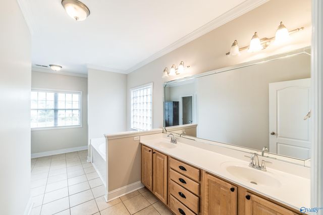 7002 Greystone Lane SE, Owens Cross Roads, AL 35763