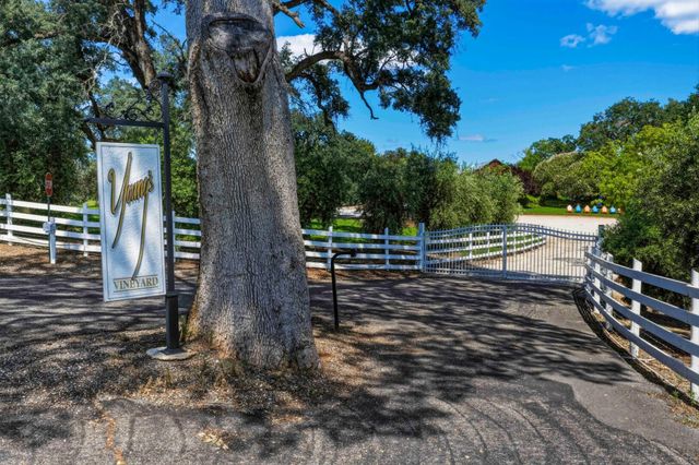 10120 Shenandoah Rd, Plymouth, CA 95669