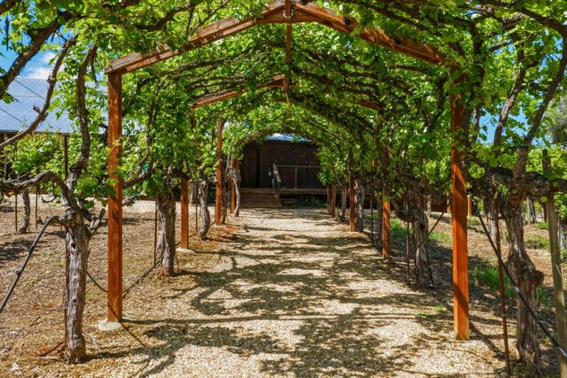 10120 Shenandoah Rd, Plymouth, CA 95669