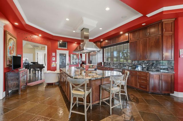 10120 Shenandoah Rd, Plymouth, CA 95669