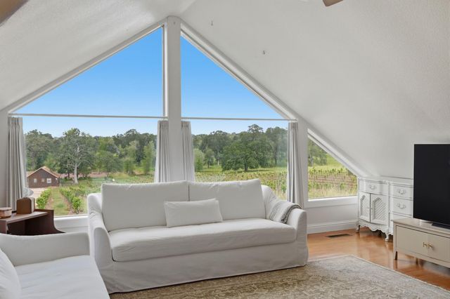 10120 Shenandoah Rd, Plymouth, CA 95669
