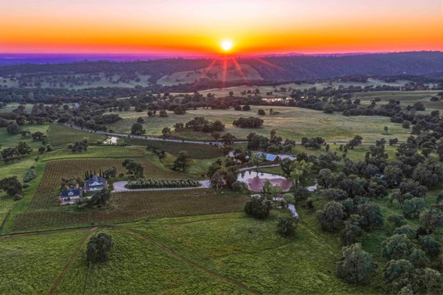 10120 Shenandoah Rd, Plymouth, CA 95669