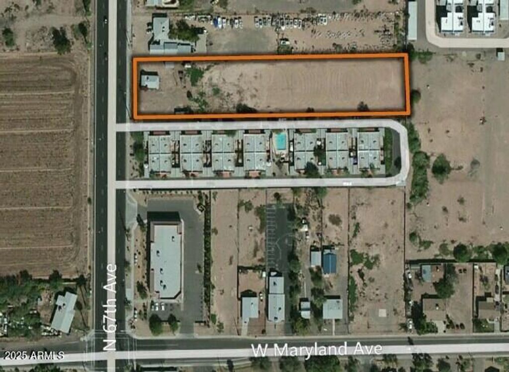 Image 2 of property listing at 7618 N 61st Ave Avenue -, Glendale, AZ 85301