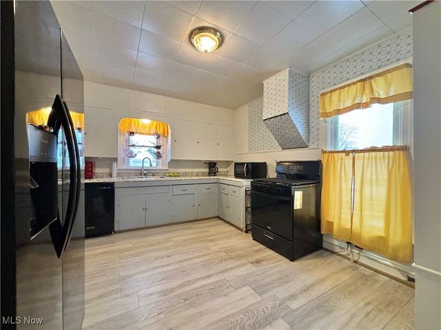 450 Buffalo Street, Conneaut, OH 44030