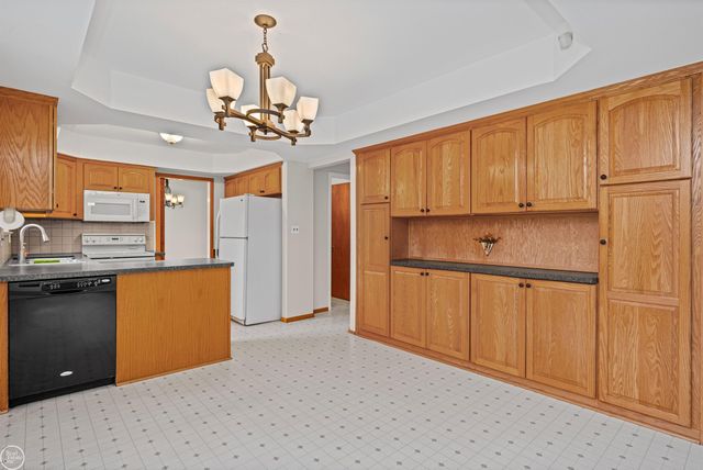 11240 Hanna Drive, Sterling Heights, MI 48312