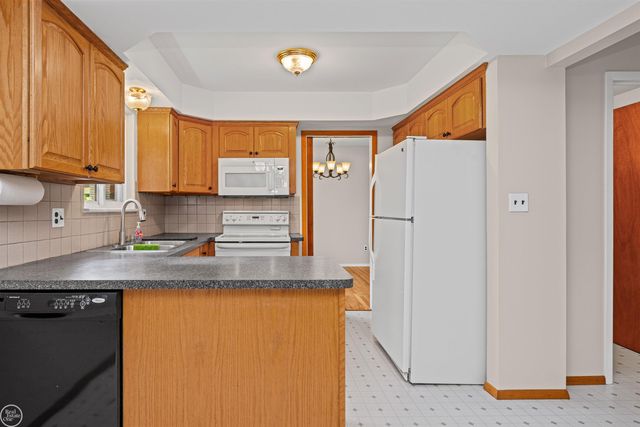 11240 Hanna Drive, Sterling Heights, MI 48312