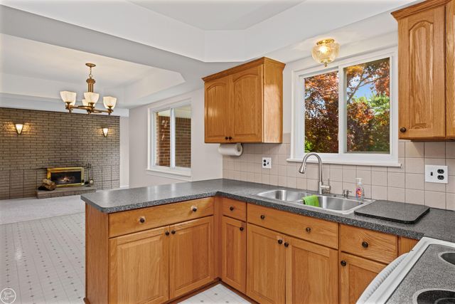 11240 Hanna Drive, Sterling Heights, MI 48312