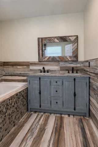 6527 NW 2nd St, Margate, FL 33063