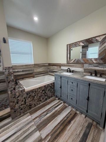 6527 NW 2nd St, Margate, FL 33063