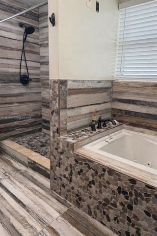 6527 NW 2nd St, Margate, FL 33063