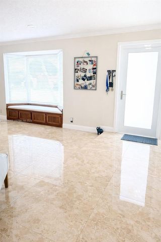 6527 NW 2nd St, Margate, FL 33063