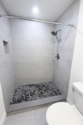 6527 NW 2nd St, Margate, FL 33063