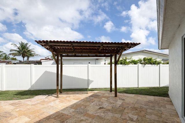 6527 NW 2nd St, Margate, FL 33063