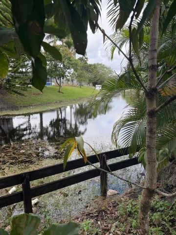 6527 NW 2nd St, Margate, FL 33063