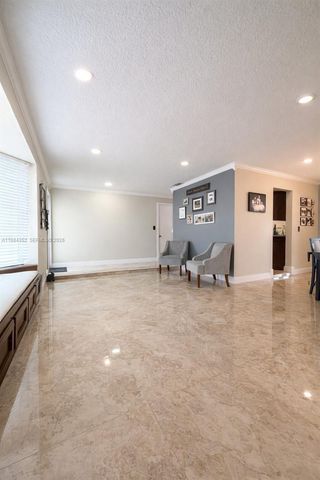 6527 NW 2nd St, Margate, FL 33063