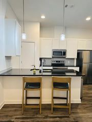 680 Naumann DR APT, Leander, TX 78641