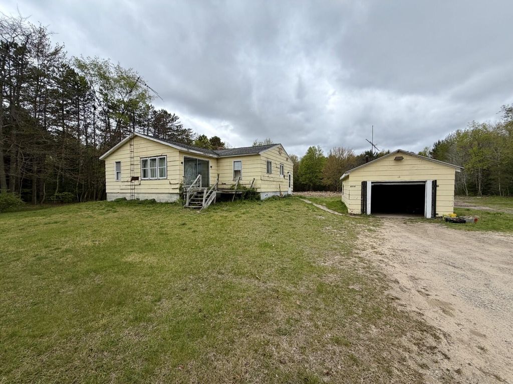 2214 E Mount Garfield Road, Fruitport Twp, MI 49444