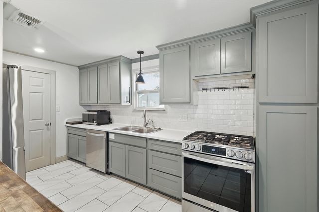 932 N Woods Street, Sherman, TX 75092