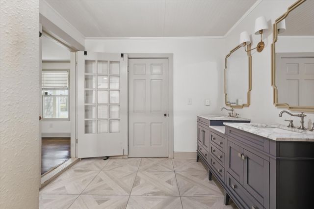 932 N Woods Street, Sherman, TX 75092