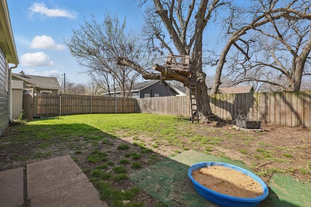 932 N Woods Street, Sherman, TX 75092