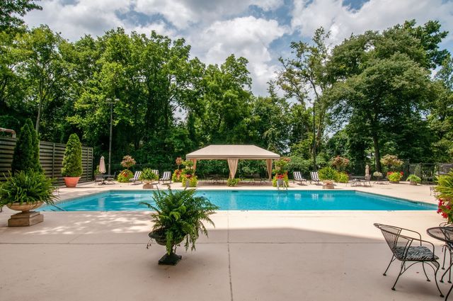 4215 Harding Pike Apt 211, Nashville, TN 37205