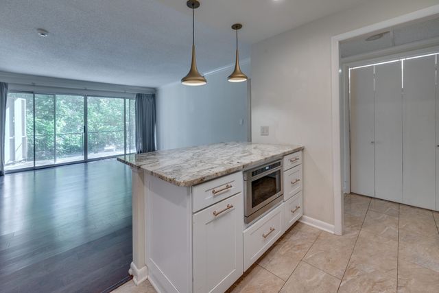 4215 Harding Pike Apt 211, Nashville, TN 37205