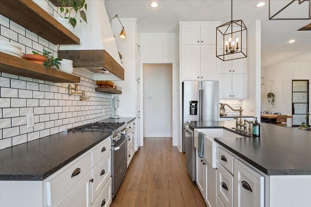 16024 Sorrento Drive, Woodway, TX 76712